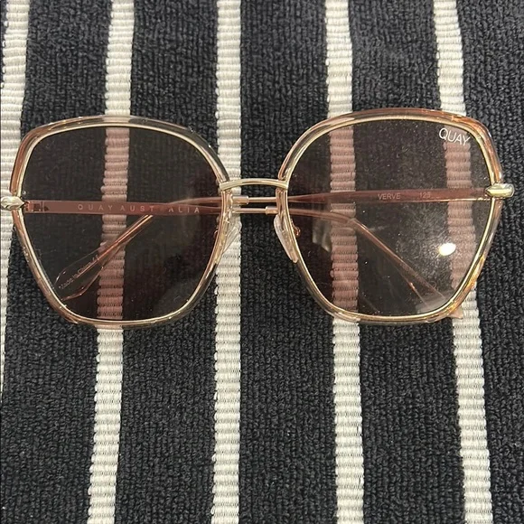 Quay Australia Gold Frame Sunglasses - Picture 2 of 5